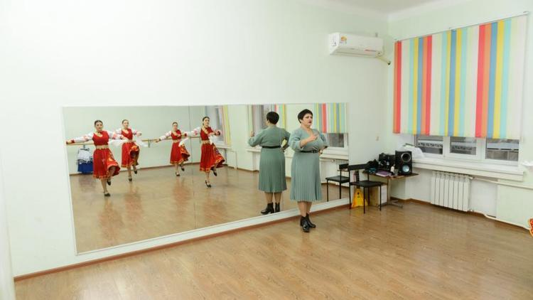 В Арзгирском округе Ставрополья наградили руководителя хореографического коллектива