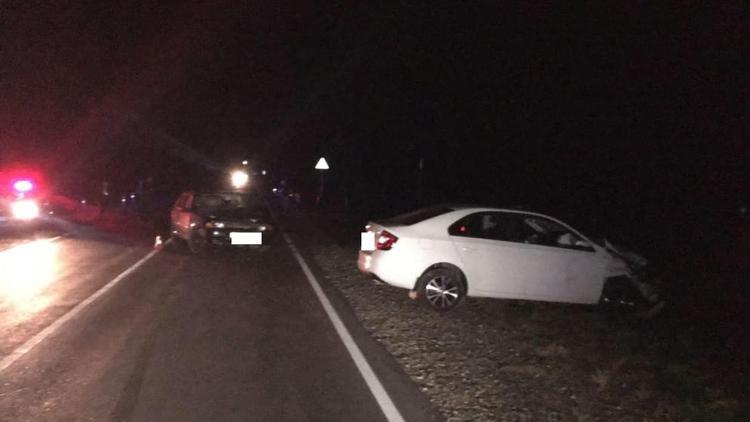 Два легковых автомобиля столкнулись на трассе Будённовск – Арзгир: три человека пострадали