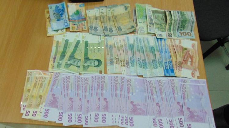 Валюту «в ассортименте» на 4 млн рублей задержали на Минераловодской таможне