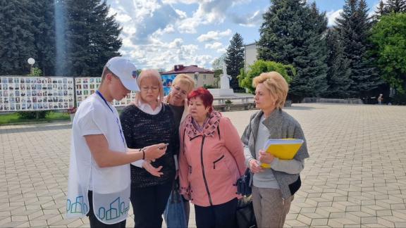 Волонтёры помогают ставропольцам проголосовать за объекты благоустройства