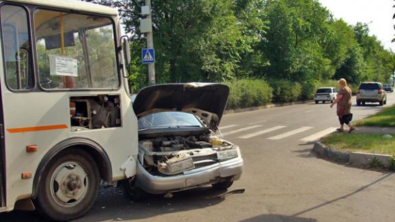 В Невинномысске в ДТП с автобусом пострадал подросток