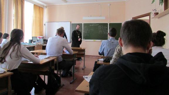 В Невинномысске священники провели тематические беседы со школьниками