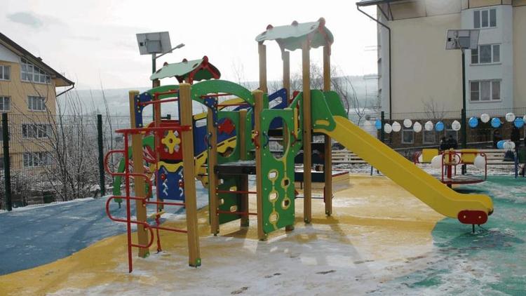 Новые детские площадки появятся в посёлках возле Кисловодска