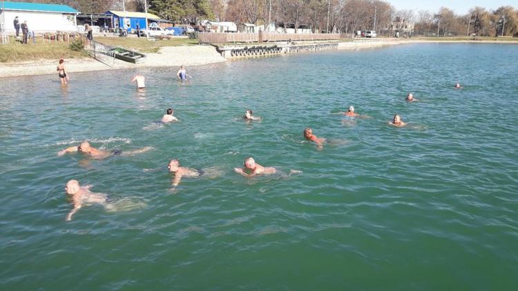 В Ессентуках «моржи» запустили 31-й сезон зимнего плавания