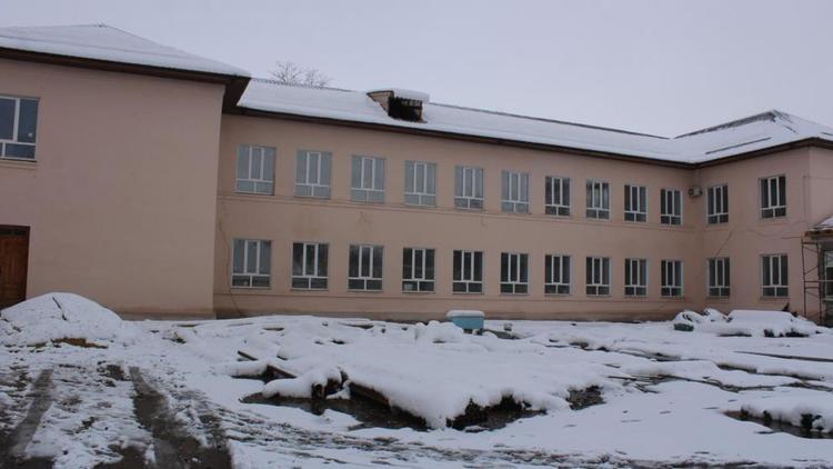 В Ипатово идёт капитальный ремонт аварийного здания школы