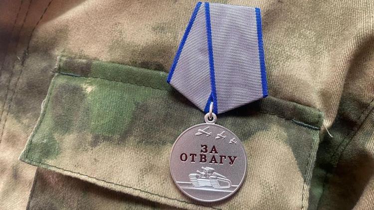 Стрелку из Кисловодска вручили медаль «За Отвагу»