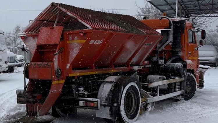 Спецтехника в Железноводске убрала снег с 400 километров улиц с начала января