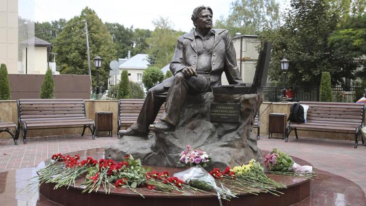 В Ставрополе в канун юбилея города открыли памятник Павлу Гречишкину