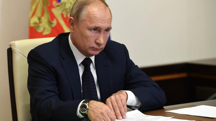 Президент России поручил выделить 5 млрд рублей на лекарства для больных коронавирусом