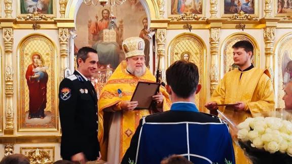 Ставропольские казаки наградили духовника Павла Самойленко в День 35-летия службы