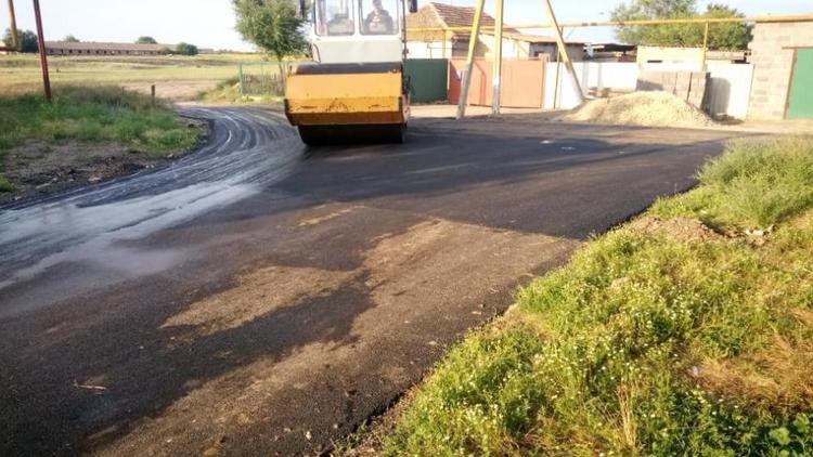 В Петровском округе Ставрополья ремонтируют дороги