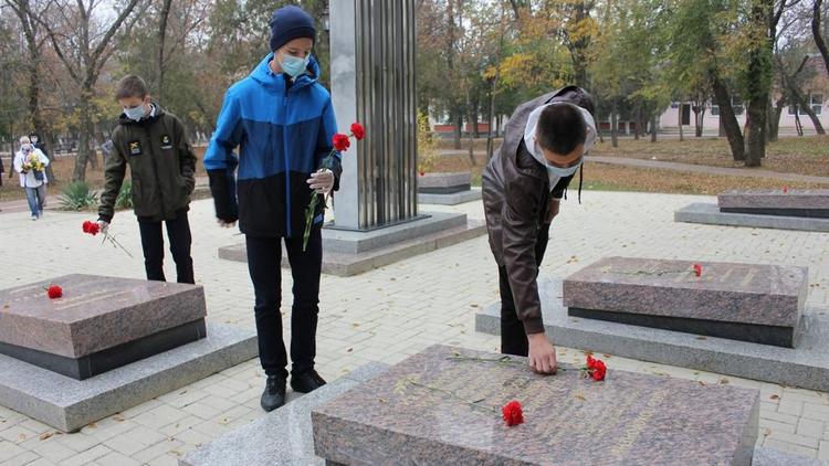 Память сотрудников, погибших при исполнении служебного долга, почтили в Невинномысске
