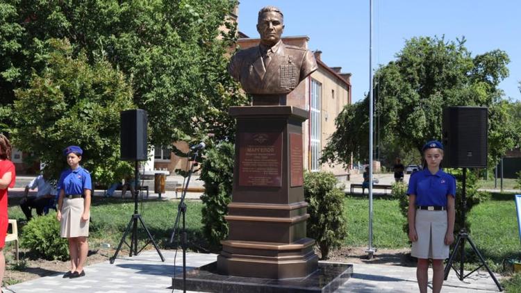 На Ставрополье установили памятник Герою Советского Союза генералу Василию Маргелову