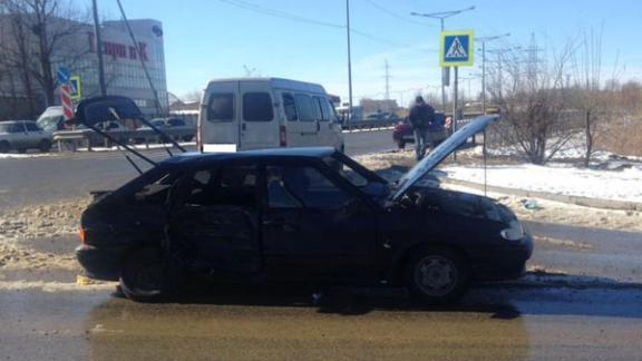 Маршрутка с пассажирами столкнулась с легковушкой в Ставрополе, пострадали 2 человека