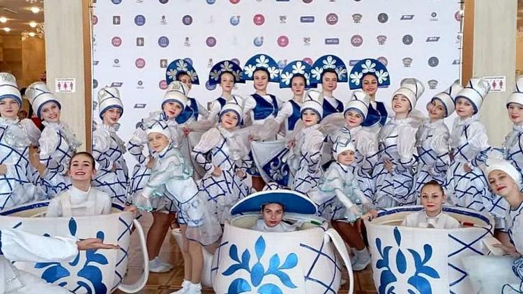 Народный ансамбль танца из ставропольской глубинки успешно выступил на всероссийских и международных творческих конкурсах