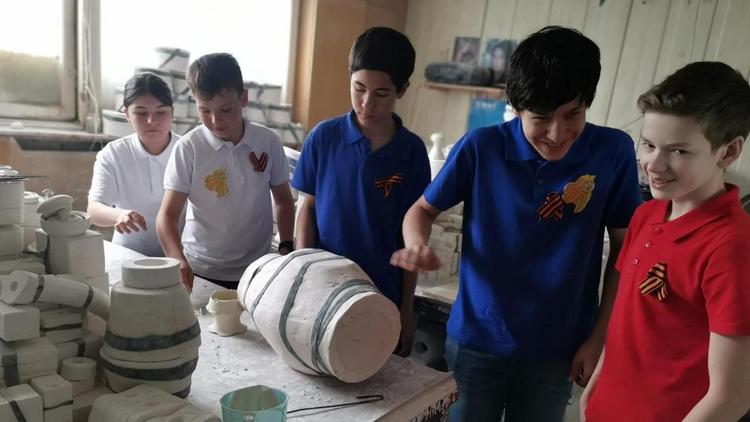 Школьники в Кисловодске узнали о секретах производства фарфора