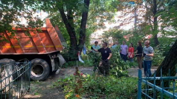 С кладбища в Ставрополе активисты вывезли около 40 тонн мусора