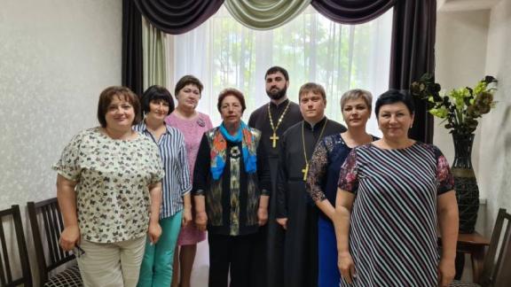 Священники участвуют в работе попечительского совета в Труновском КЦСОН