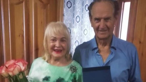 В Ессентуках семейную пару наградили медалью после 60 лет совместной жизни