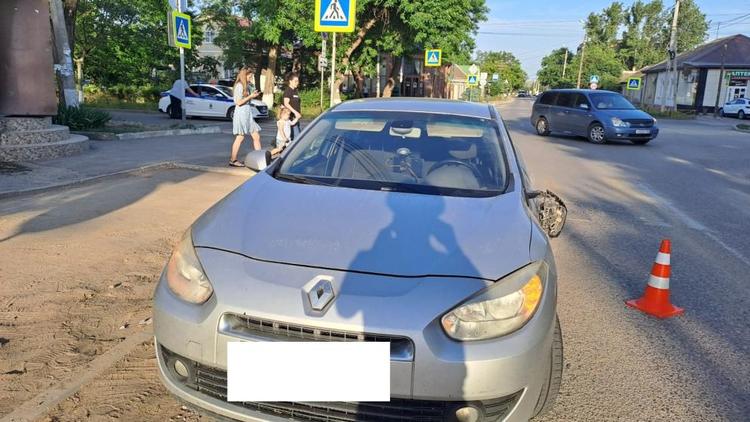 В Будённовске 15-летняя школьница попала под колёса авто