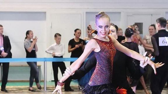 На первенство Ставрополя по танцевальному спорту приехало 300 человек