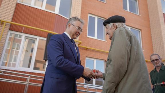Губернатор вручил ключи от 63 квартир переселенцам из ветхого и аварийного жилья в Пятигорске