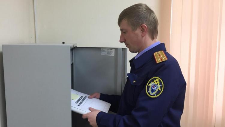 Сотрудник администрации Предгорного района Ставрополья подозревается в получении взятки