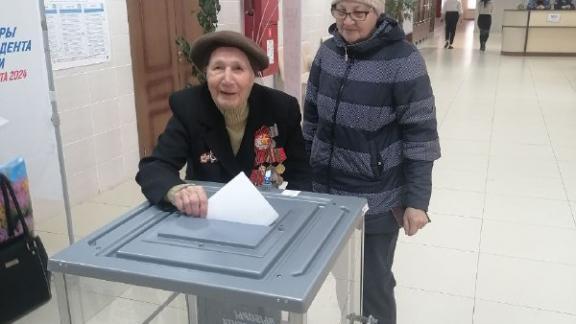 Одной из первых на голосование в Изобильненском округе пришла 103-летняя ветеран войны