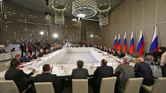 Президент Путин провел в Крыму президиум Госсовета по вопросам развития туризма
