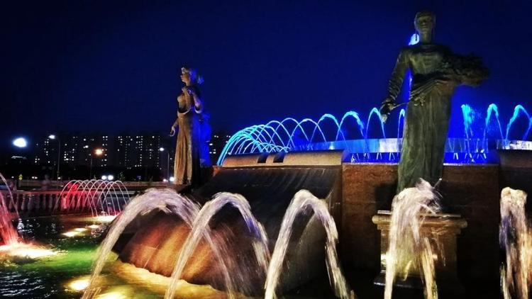 В Ставрополе на площади князя Владимира открыли сезон фонтанов