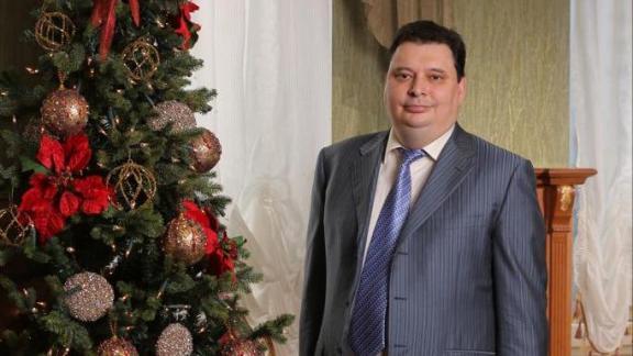 Роман Савичев поздравляет земляков с Новым годом и Рождеством