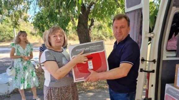 Глава Ставрополя отвёз учебники в поселковые школы ЛНР