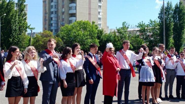 На Ставрополье выпускники отмечают «Последние звонки»