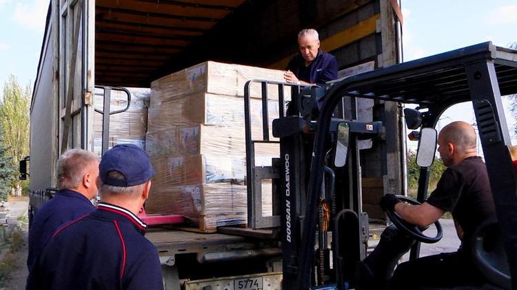 Депутаты Думы Ставрополья доставили гуманитарную помощь в ЛНР