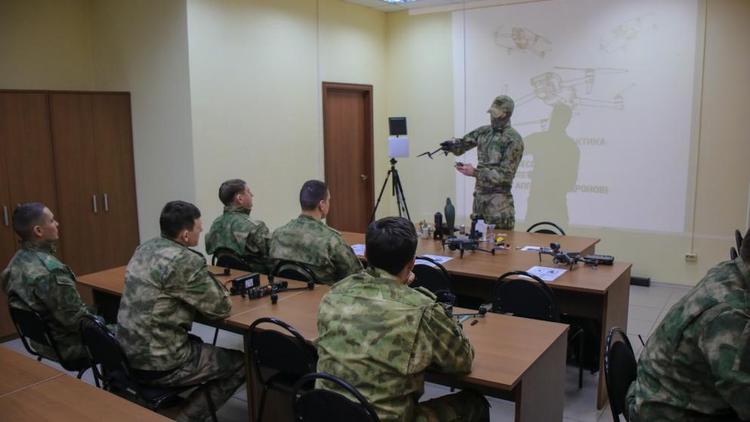 В Ставрополе Росгвардия открыла современный учебный класс для подготовки операторов БПЛА