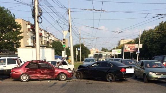 В Ставрополе при столкновении двух автомобилей пострадали 5 человек