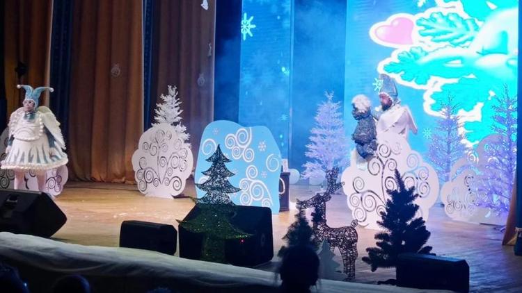 Новогодние поздравления от артистов Ставропольского театра кукол