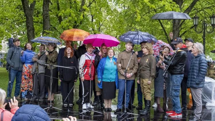 В Ставрополе барды под дождём пели новые песни о героях былых времён