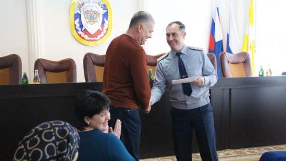 Трем пенсионерам УФСИН на Ставрополье вручили жилищные сертификаты