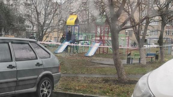 В Юго-Западном районе Ставрополя человек повесился на детской площадке