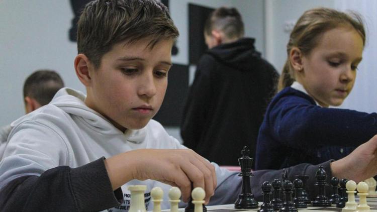 В «Кванториуме» Невинномысска юных шахматистов собрала «Волшебная пешка»