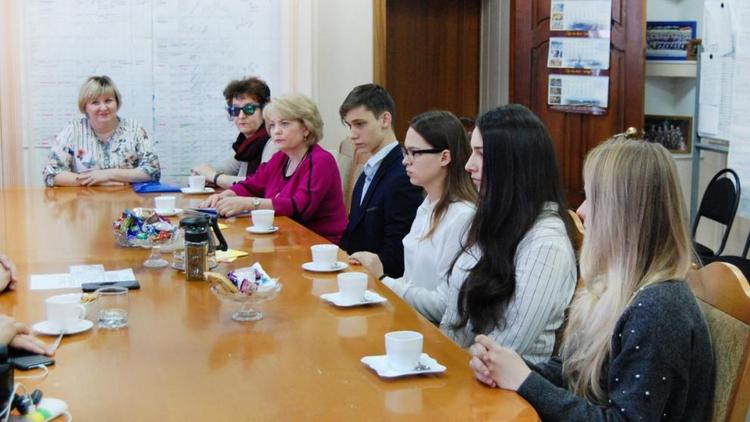 Юные призёры научного конкурса демонстрировали мэру Невинномысска преобразование города