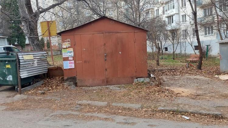 В Кисловодске массово сносят незаконно построенные гаражи