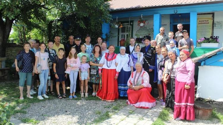Переселенцы из ЛДНР познакомились с культурным центром Предгорного округа