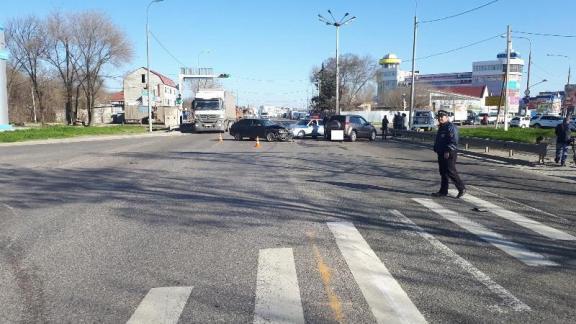 Две автоледи в Невинномысске не смогли разъехаться на перекрёстке