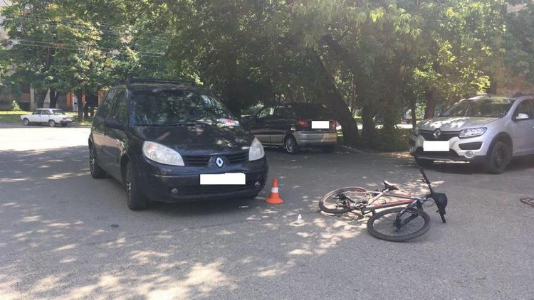 Автоледи сбила несовершеннолетнего велосипедиста в Ставрополе