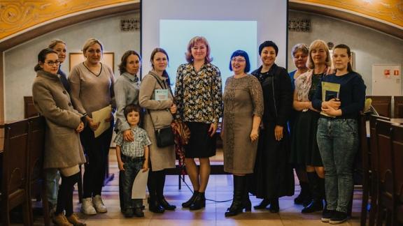 Клуб Союза православных женщин Ставрополья помогает родителям и детям