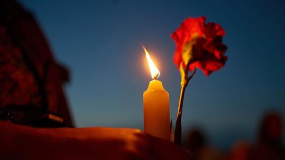 В Ставрополе у «Вечного огня» зажгли сотни свечей в память о героях Великой Отечественной войны