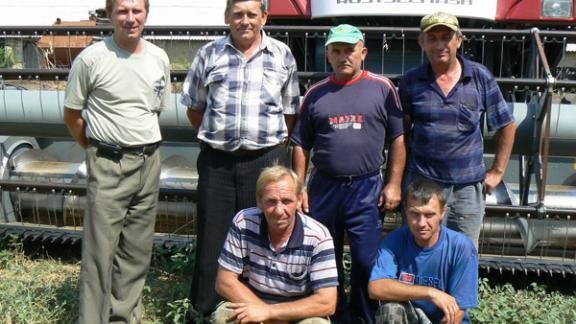 Комбайнеры колхоза «Маныч» приступили к ремонтным работам своих «кораблей»