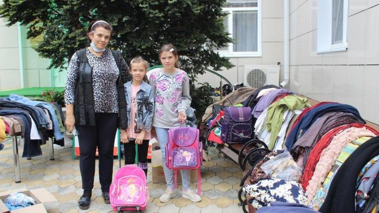 Жители Предгорья помогли собрать сезонные вещи для малоимущих семей